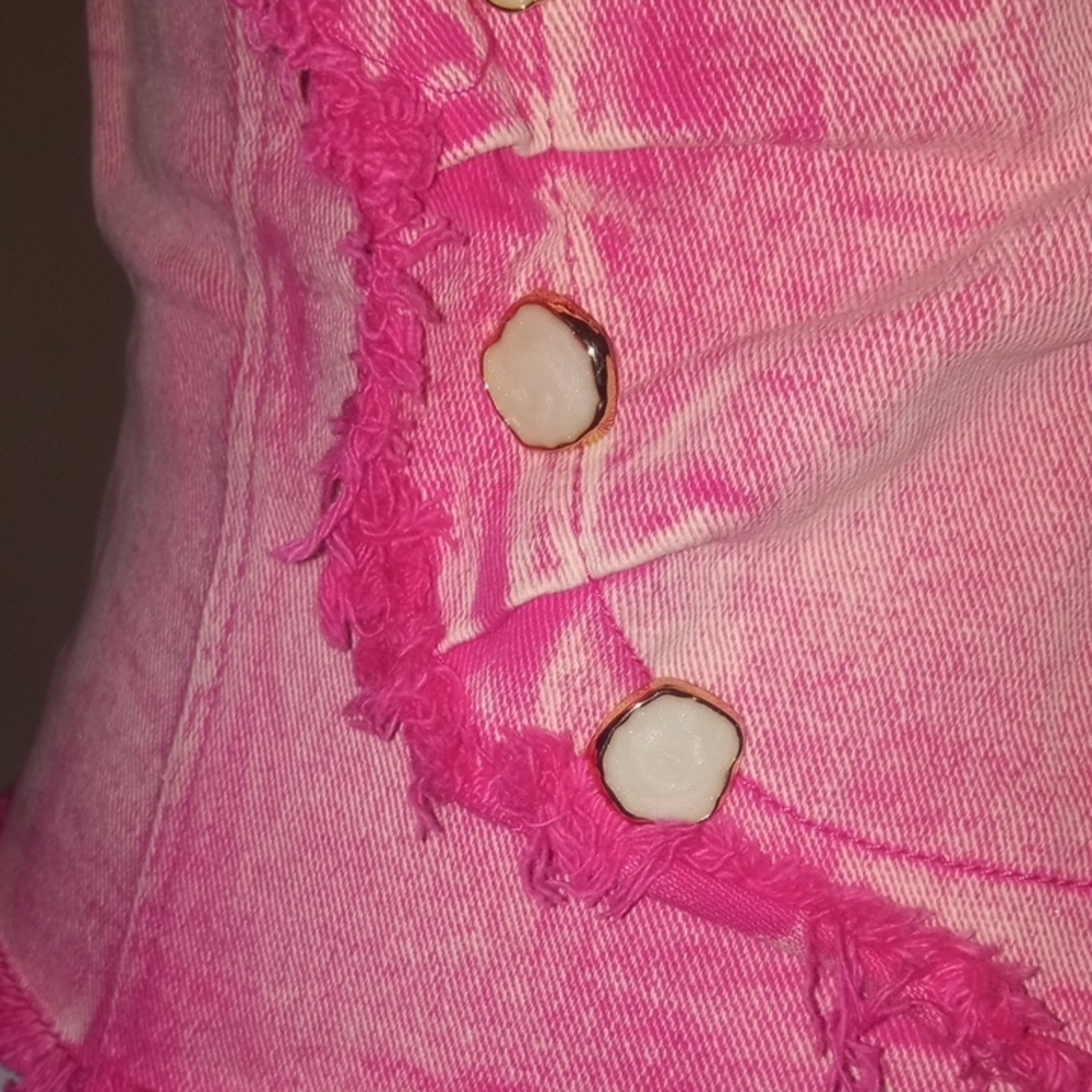 Chic Pink Denim Strapless Frayed Blouse - Picture 2 of 6